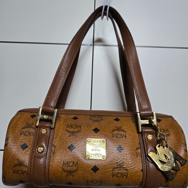 MCM 비세토스 원통형 토트백