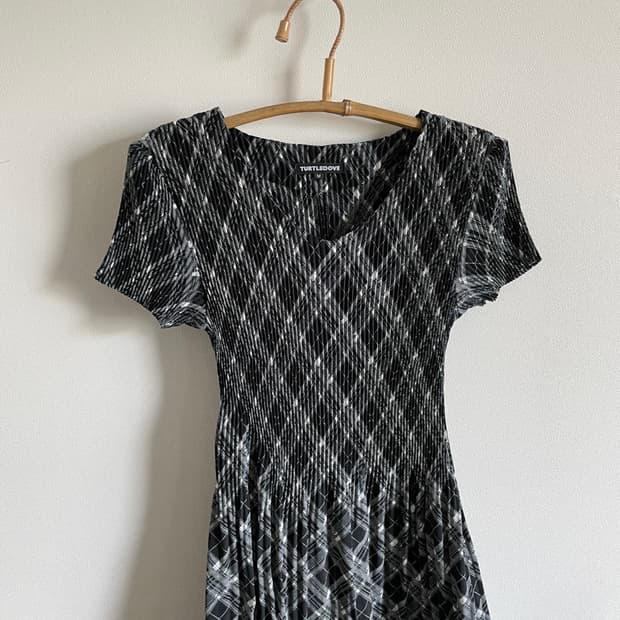 wrinkle check patterned one-piece