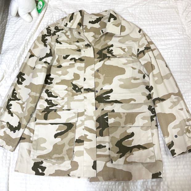 앤아더스토리즈 카모자켓 EU36