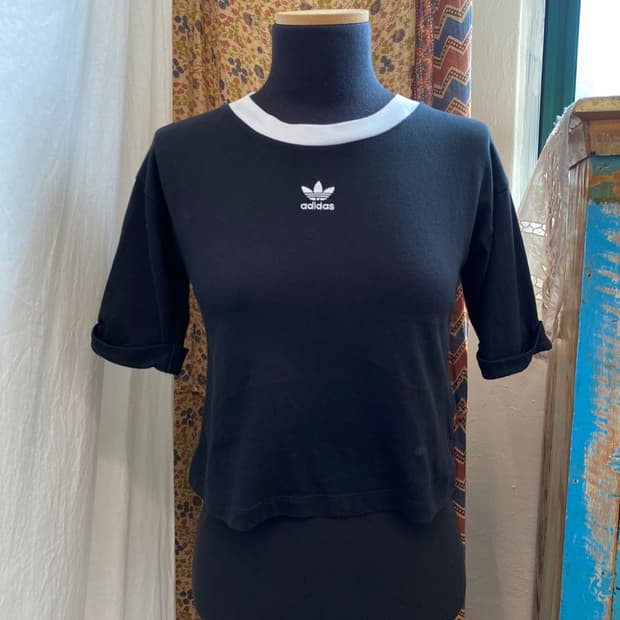 ADIDAS 블랙 크롭 반팔티셔츠(M)