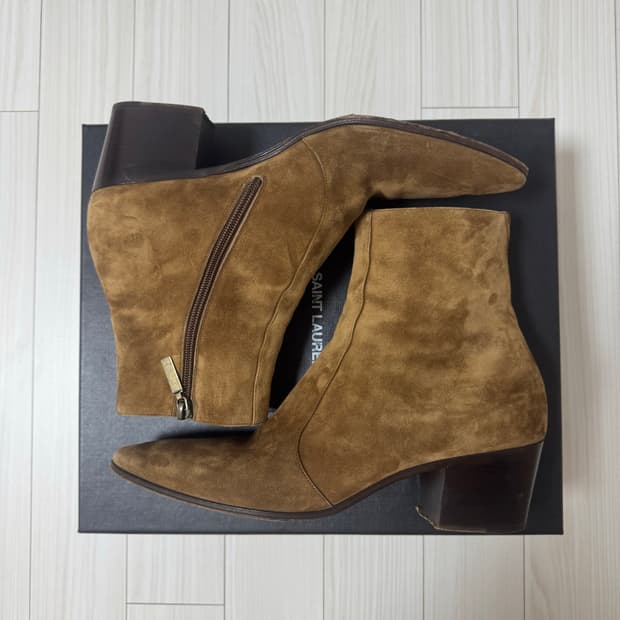 생로랑 바실리아 스웨이드 부츠 42 (275)