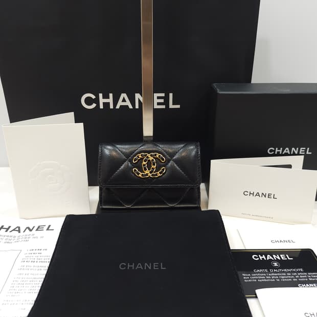 [정품] 샤넬 19 플랩 카드홀더 AP1790