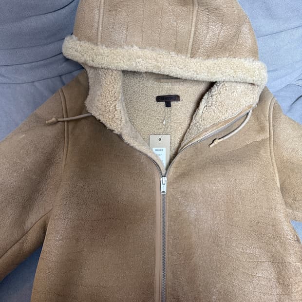 이지 시즌3 무스탕 내츄럴 베이지 S사이즈