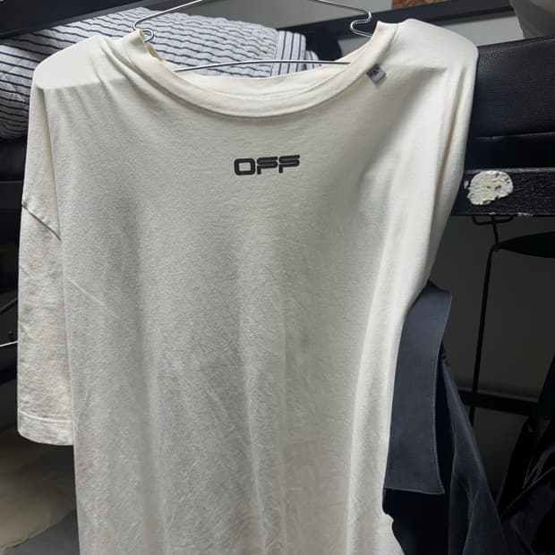 오프화이트 반팔 판매 합니다~