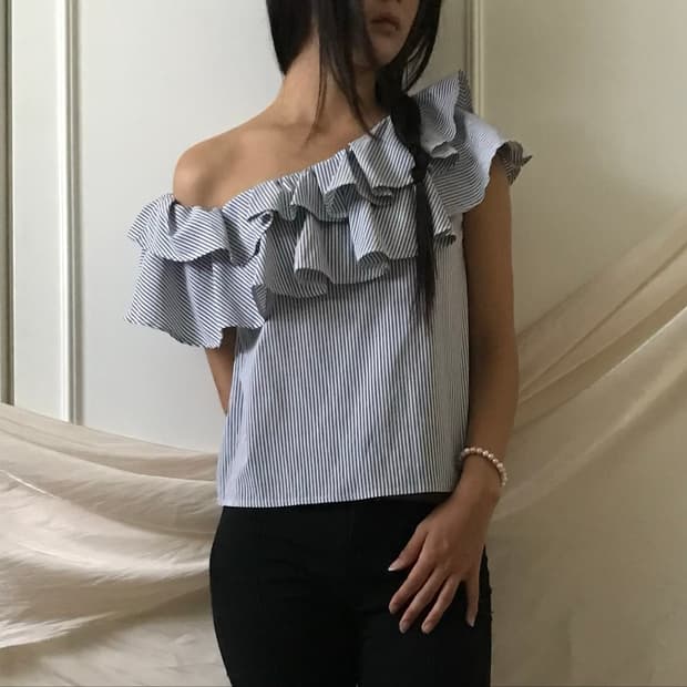 sprite frill unbalance off-shouldeer