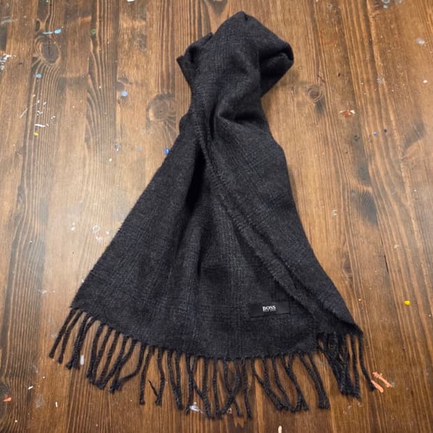 휴고보스 블랙라벨 머플러