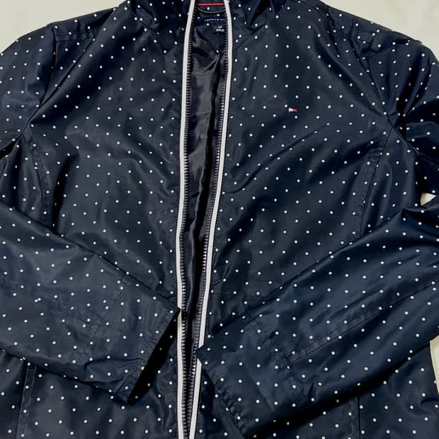 타미힐피거 땡땡이 바람막이 윈드브레이커