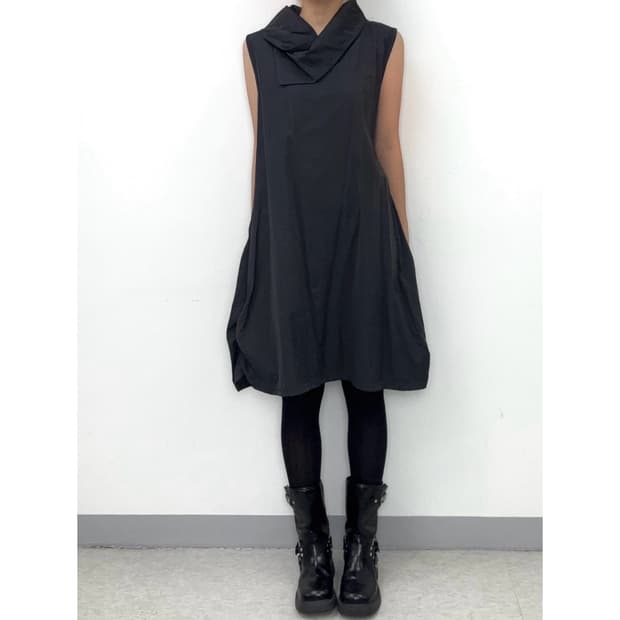 빈티지 블랙 벌룬핏 슬리브리스 원피스