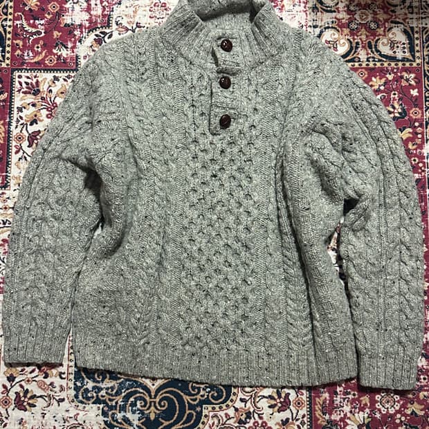 엘엘빈 멜론빵 버튼 케이블 니트