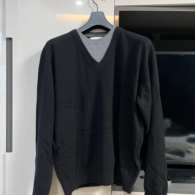 TNGT 레이어드 브이넥 니트 105사이즈