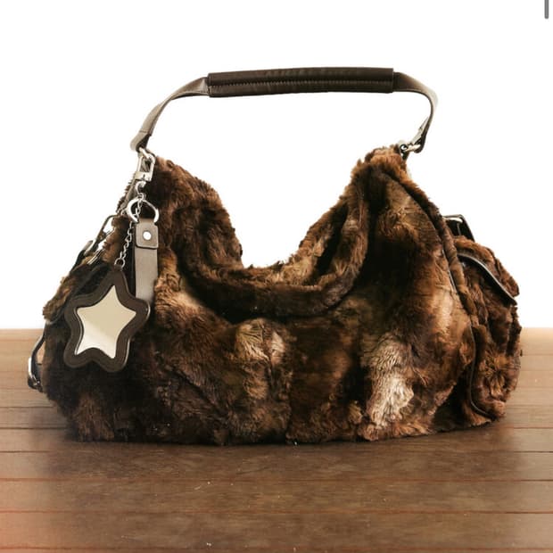 배드블루 Eco Fur Pillow Bag Brown 필로우 백