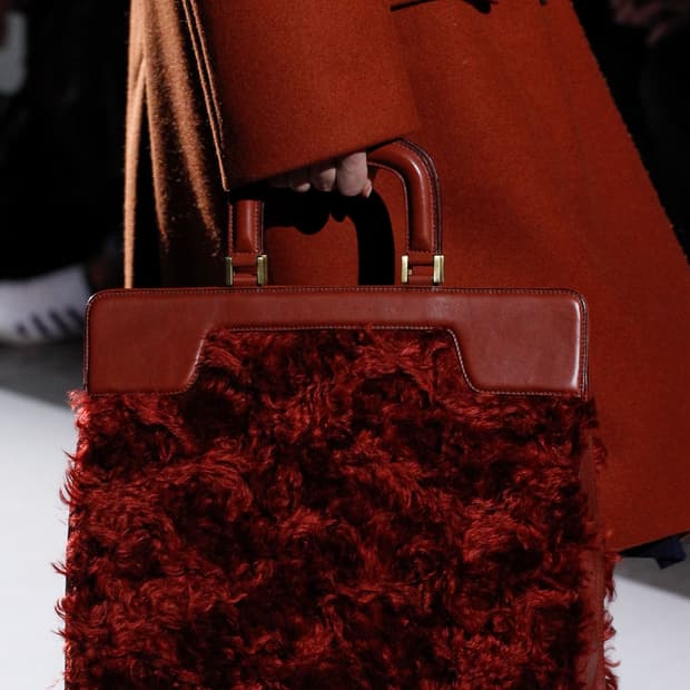 드리스 반 노튼 퍼 백