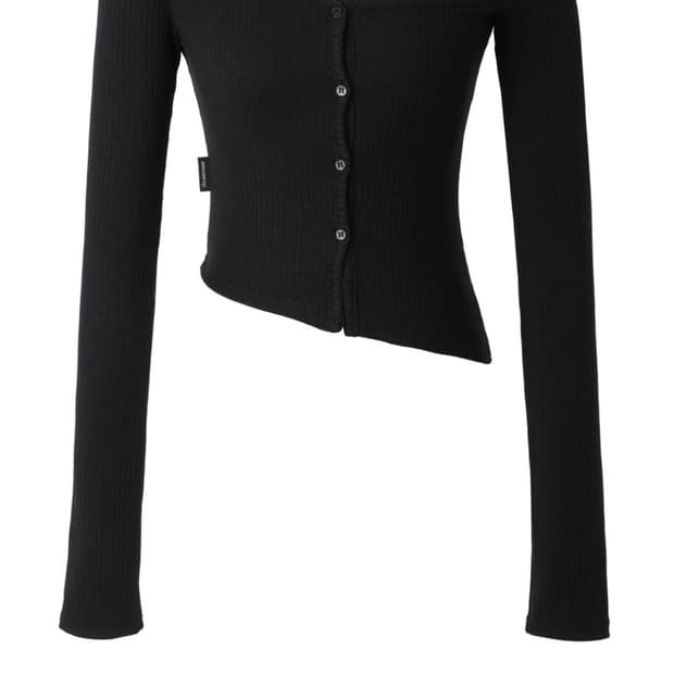 쓰리타임즈 원숄더 버튼티