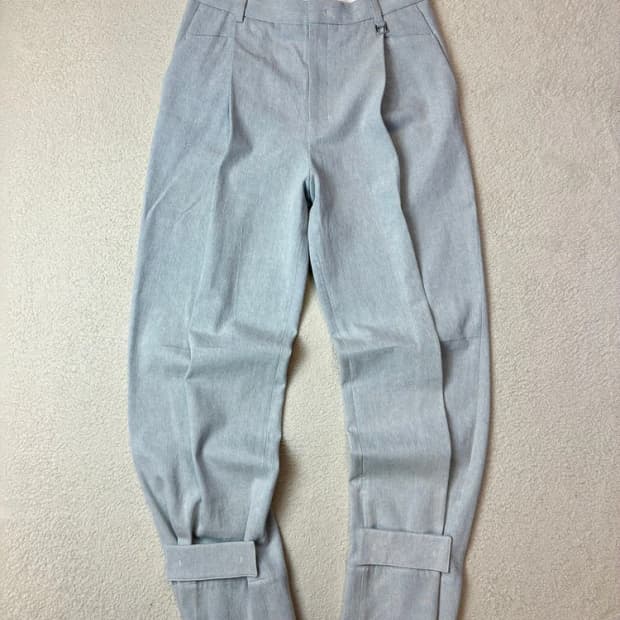 우영미 21ss 클래식 비조 스트랩 투턱 팬츠 PN6200   