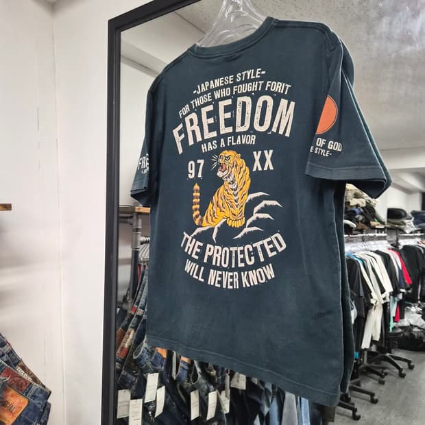 Ted Company 'Freedom' 타이거 프린트 티셔츠