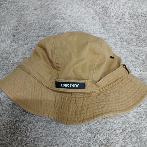 DKNY 버킷햇 베이지 모자