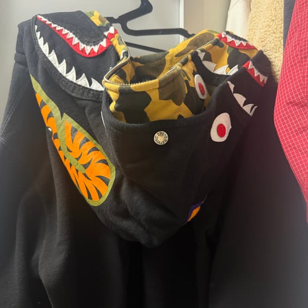 베이프 샤크 카모 더블 후드집업 블랙 s 판매합니다