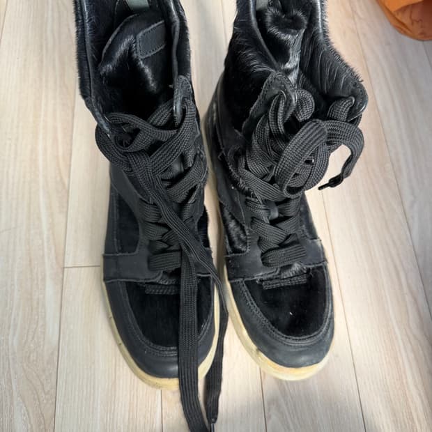 블랙 송치 레더 레이스업부츠