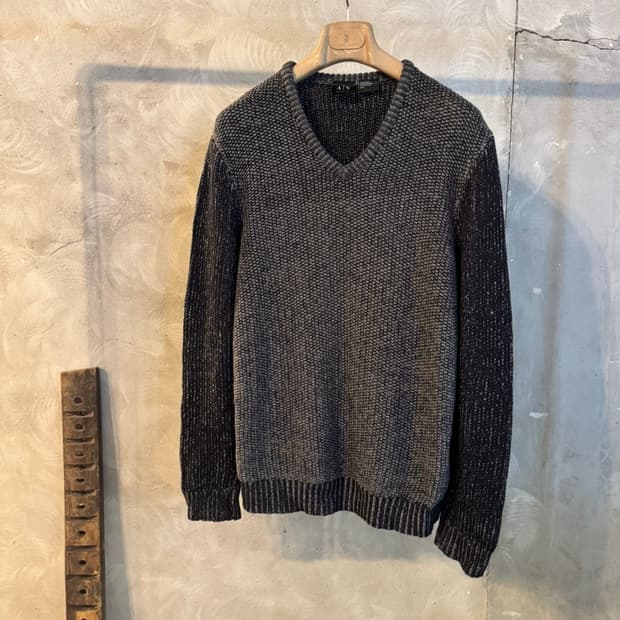 아르마니 익스체인지 브이넥 니트 100