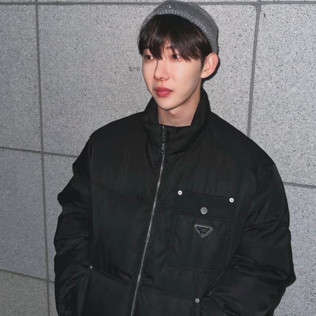 프라다 리나일론 포켓 크롭 패딩 L사이즈