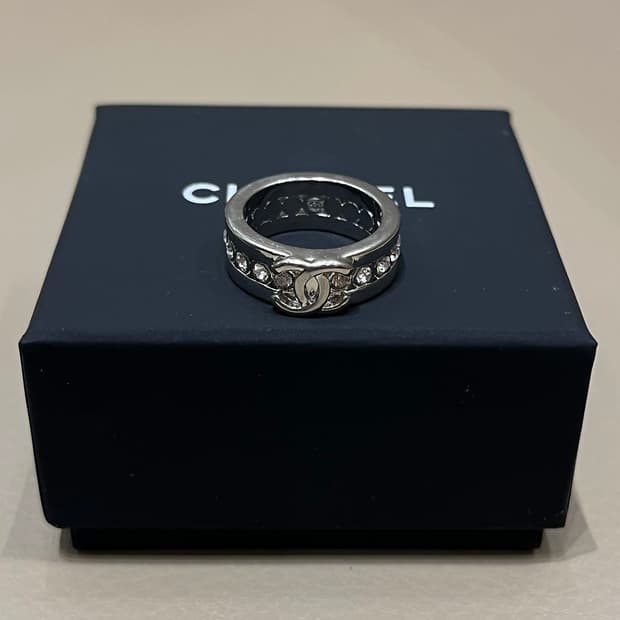 샤넬 정품 업사이클링 CC 크리스탈 실버 반지 링 ​