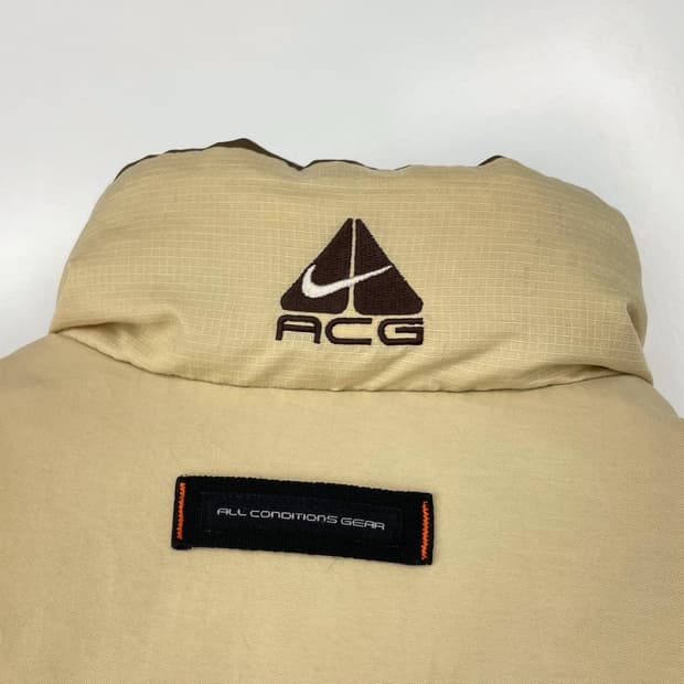 Nike   나이티 acg 자수 덕다운 베이지 패딩 베