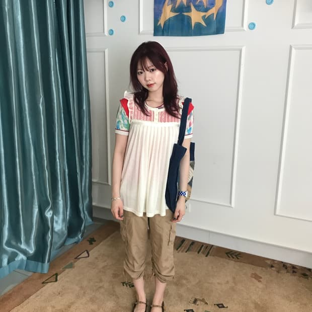 카프리 팬츠로 2000년대 빈티지 감성을 더한  괴짜미 모리걸 코디셋🌺