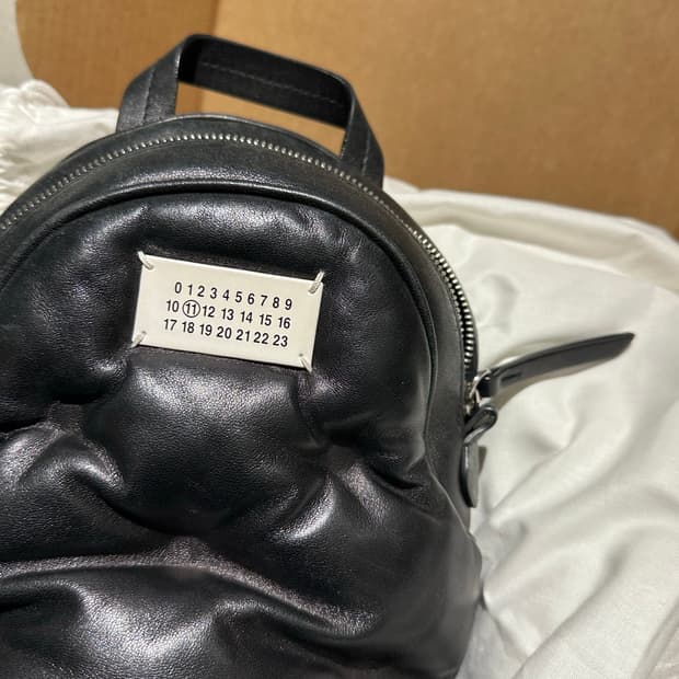 마르지엘라 글램 슬램 백팩 블랙 (은체인)