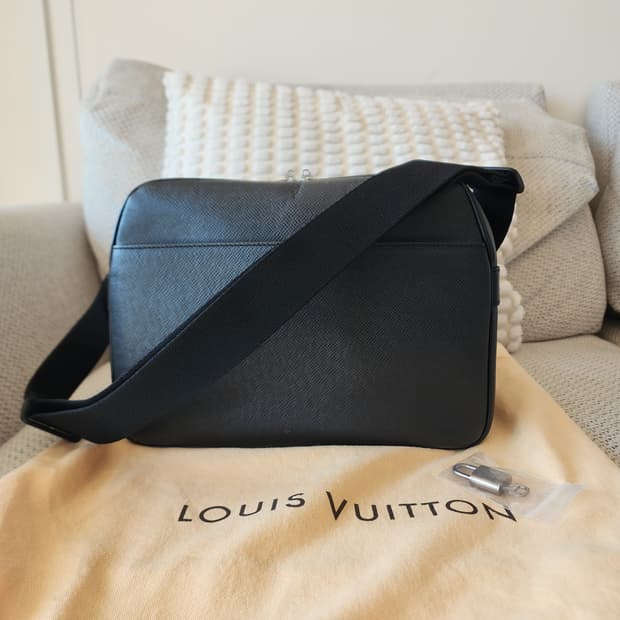 상태최상 루이비통 타이가 리포터 PM 크로스백 숄더백 알드워즈 블랙