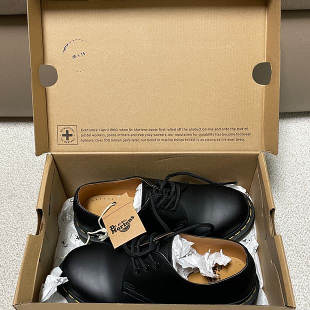 닥터마틴 1461 스무스 (3홀) 230 사이즈 uk4