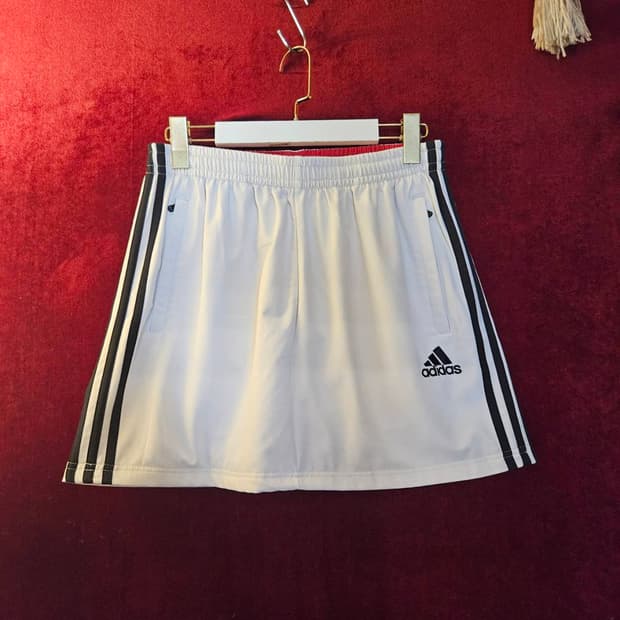 아디다스(Adidas) 나일론 스포티 3선 메쉬 밴딩 스커트

