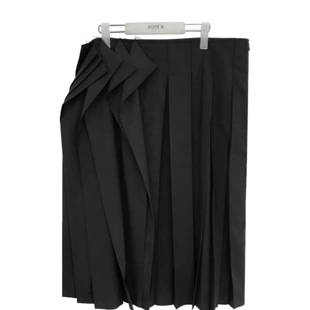 Offbeat pleats skirt (size 2)