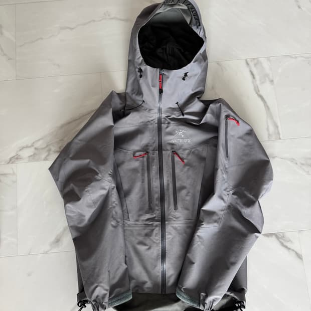 아크테릭스 알파 SV 티타늄 Made in canada