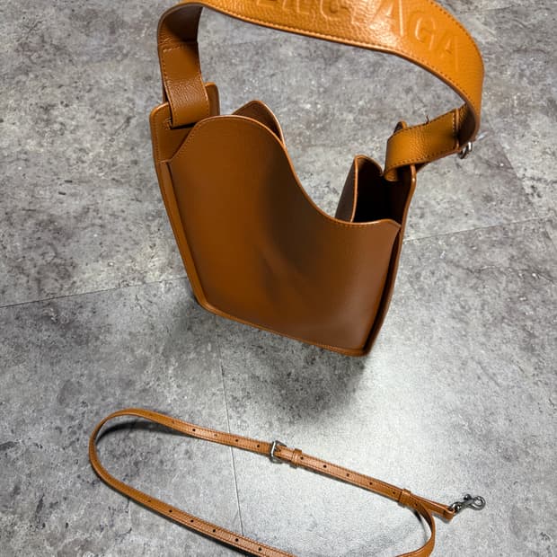 발렌시아가 숄더백