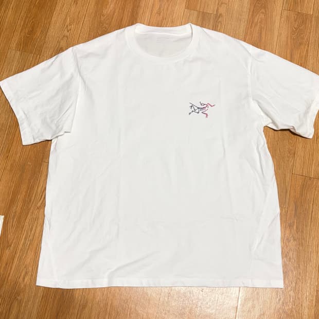 아크테릭스 흰색 반팔 티셔츠 XL