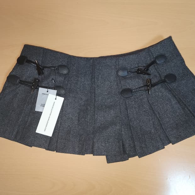 [새상품] 스컬프터 울 마이크로 랩 스커트 그레이 M 사이즈 제니