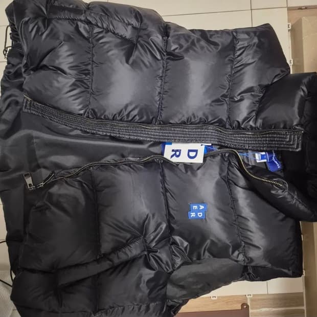 아더에러 시그니피컨트 TRS 태그 퍼퍼 베스트 01 느와르 s