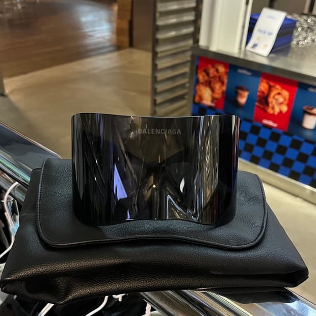 발렌시아가 렉탱글 마스크 선글라스