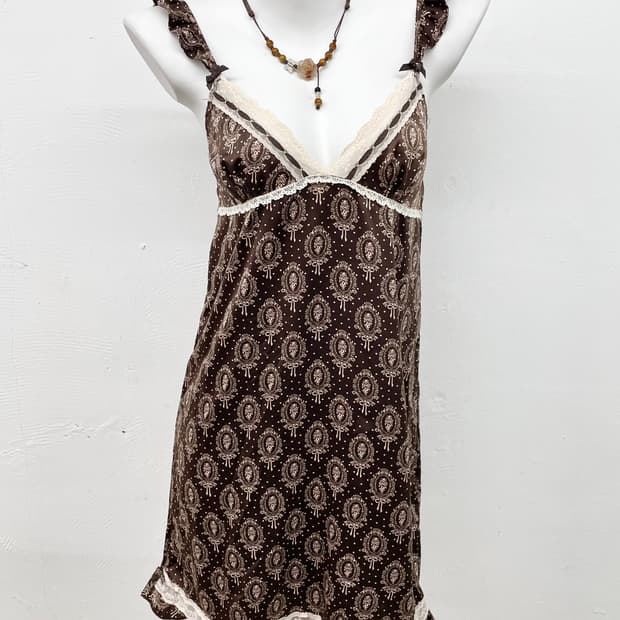 엔틱 로맨틱 브라운 프릴 슬립