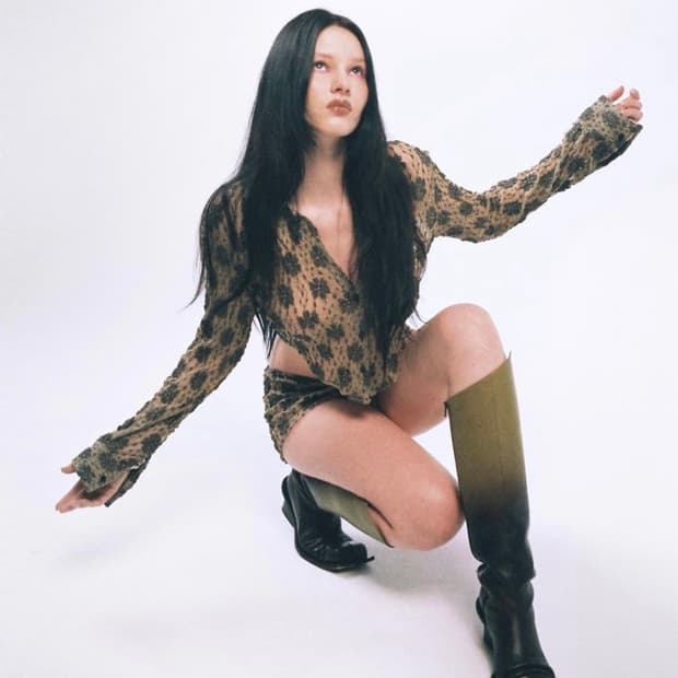 604service 레이스 크롭 셔츠