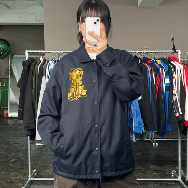 뉴에라 자수 코치 자켓