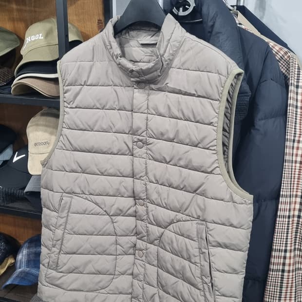 시리즈(series) 남성용 L사이즈 베이지색 패딩조끼 상태깔끔