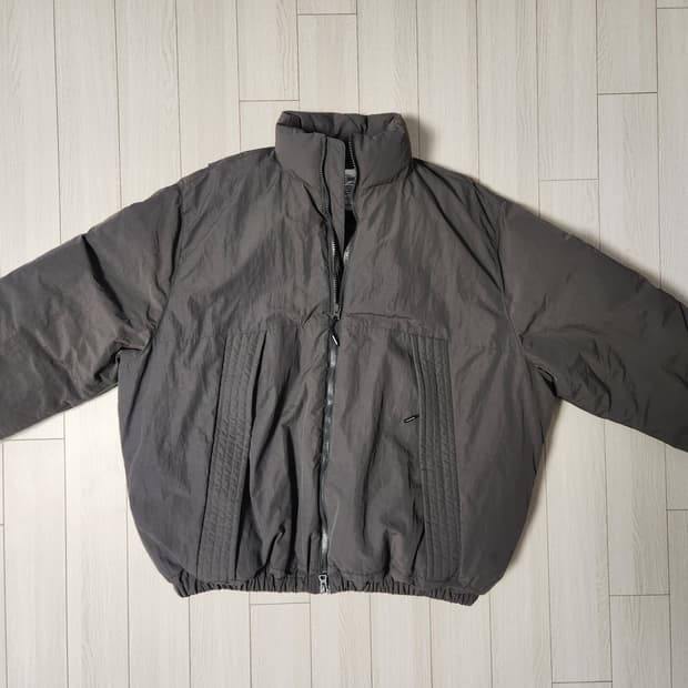 필루미네이트 오버핏 패딩점퍼 M

오염 하자없이 깨끗해요^^

세탁해뒀어