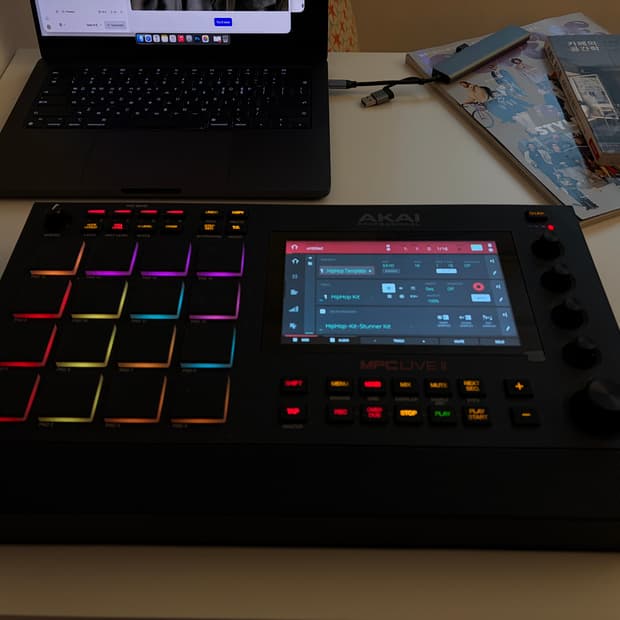 Akai Pro mpc live 2