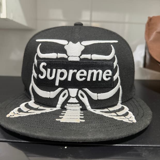 슈프림 뉴에라 본즈 박스로고 모자
