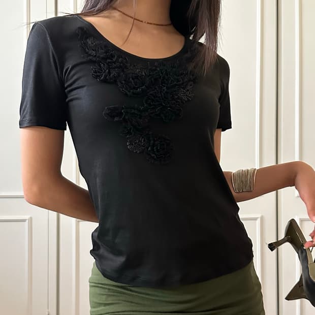 black rosette tee