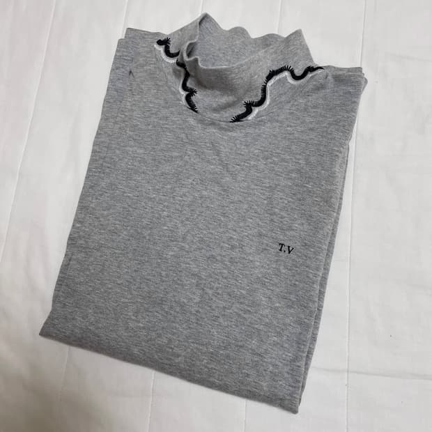 토가 비빌리스 터틀넥 폴라셔츠