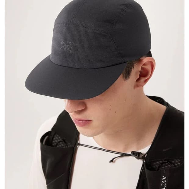 아크테릭스 노반 레귤러 브림 햇 블랙 L-XL