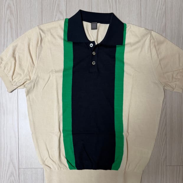 이올로 반팔 카라 니트