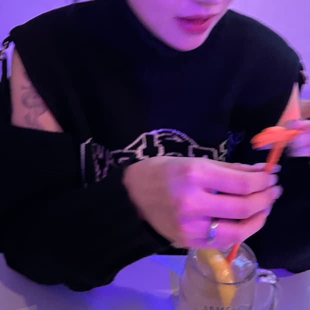 히스테릭글래머 폴라 오프숄더니트